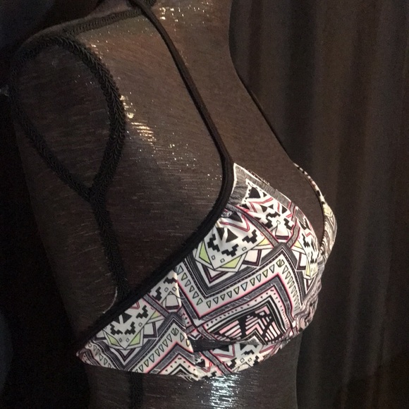 VICTORIA SECRET PINK BIKINI TOP SIZE MEDIUM - Picture 2 of 13